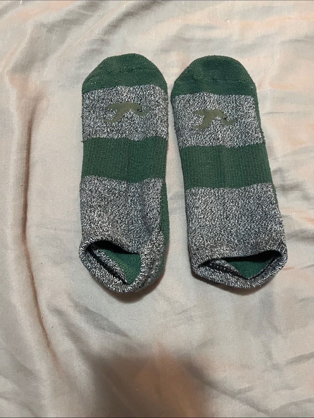 Hollister No-Show Athletic Socks in Dark Green and Heather Gray